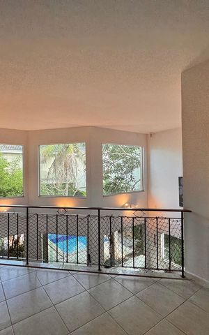 Casa de condomínio à venda com 360m², 4 quartos e 3 vagas Casa de condomínio à venda com 360m², 4 quartos e 3 vagasHall Íntimo