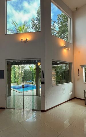 Casa de condomínio à venda com 360m², 4 quartos e 3 vagas Casa de condomínio à venda com 360m², 4 quartos e 3 vagasSala