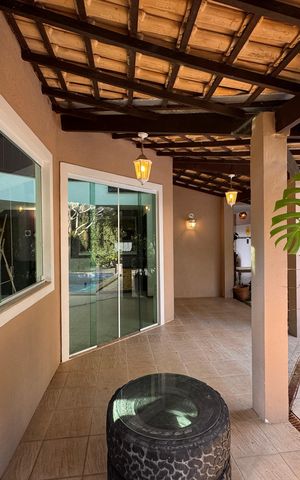 Casa de condomínio à venda com 360m², 4 quartos e 3 vagas Casa de condomínio à venda com 360m², 4 quartos e 3 vagasÁrea externa