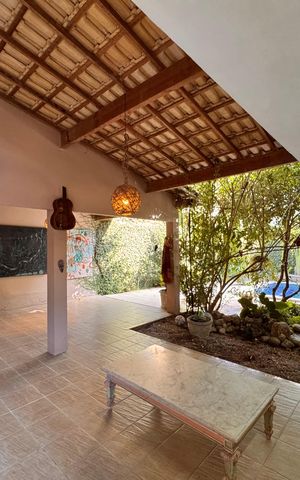 Casa de condomínio à venda com 360m², 4 quartos e 3 vagas Casa de condomínio à venda com 360m², 4 quartos e 3 vagasÁrea externa