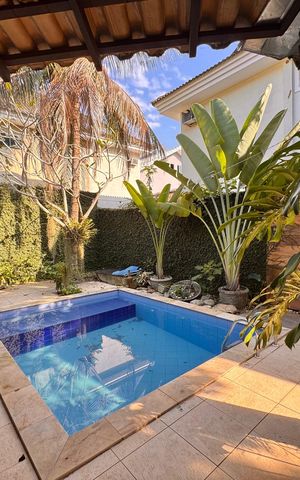 Casa de condomínio à venda com 360m², 4 quartos e 3 vagas Casa de condomínio à venda com 360m², 4 quartos e 3 vagasÁrea externa