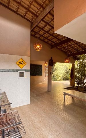 Casa de condomínio à venda com 360m², 4 quartos e 3 vagas Casa de condomínio à venda com 360m², 4 quartos e 3 vagasÁrea externa