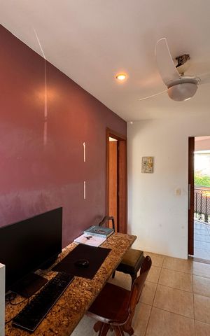 Casa de condomínio à venda com 360m², 4 quartos e 3 vagas Casa de condomínio à venda com 360m², 4 quartos e 3 vagasEscritório