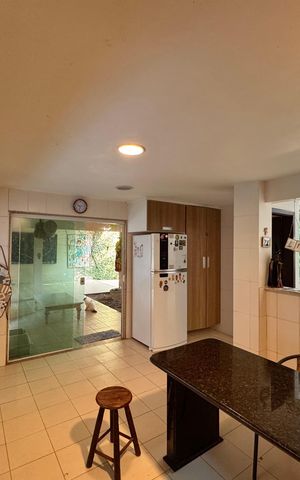 Casa de condomínio à venda com 360m², 4 quartos e 3 vagas Casa de condomínio à venda com 360m², 4 quartos e 3 vagasCozinha
