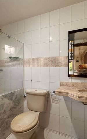 Casa de condomínio à venda com 360m², 4 quartos e 3 vagas Casa de condomínio à venda com 360m², 4 quartos e 3 vagasSuíte 4 - Banheiro