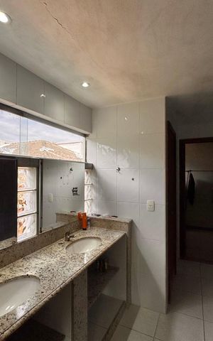 Casa de condomínio à venda com 360m², 4 quartos e 3 vagas Casa de condomínio à venda com 360m², 4 quartos e 3 vagasSuíte 1 (Master) - Banheiro