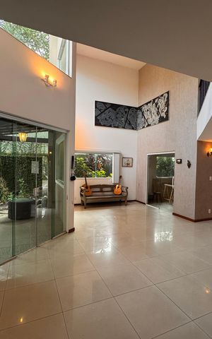 Casa de condomínio à venda com 360m², 4 quartos e 3 vagas Casa de condomínio à venda com 360m², 4 quartos e 3 vagasSala