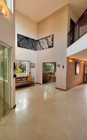Casa de condomínio à venda com 360m², 4 quartos e 3 vagas Casa de condomínio à venda com 360m², 4 quartos e 3 vagasSala