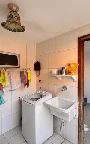Casa de condomínio à venda com 360m², 4 quartos e 3 vagas Casa de condomínio à venda com 360m², 4 quartos e 3 vagasÁrea de Serviço