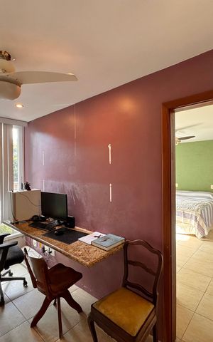 Casa de condomínio à venda com 360m², 4 quartos e 3 vagas Casa de condomínio à venda com 360m², 4 quartos e 3 vagasEscritório
