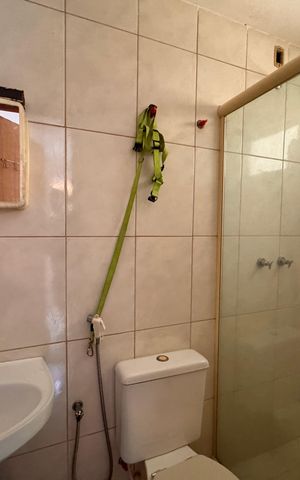 Casa de condomínio à venda com 360m², 4 quartos e 3 vagas Casa de condomínio à venda com 360m², 4 quartos e 3 vagasÁrea de Serviço - Banheiro