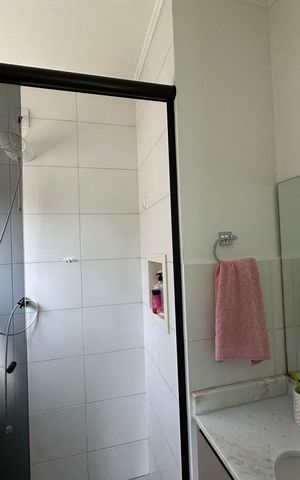 Casa de condomínio à venda com 57m², 2 quartos e 2 vagasBanheiro da Suíte 1