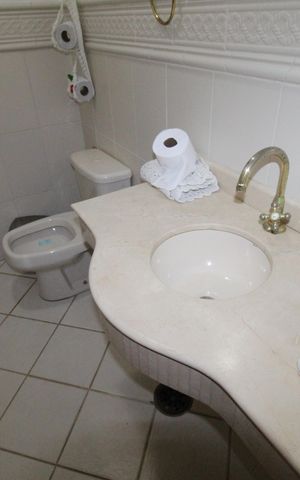 Casa para alugar com 1500m², 5 quartos e 5 vagasBanheiro