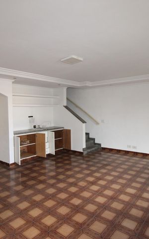 Casa à venda com 301m², 4 quartos e 6 vagasSala