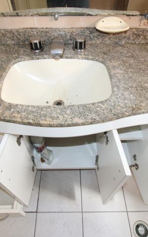 Casa à venda com 301m², 4 quartos e 6 vagasBanheiro 4