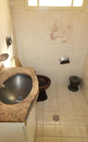 Casa à venda com 301m², 4 quartos e 6 vagasBanheiro 2