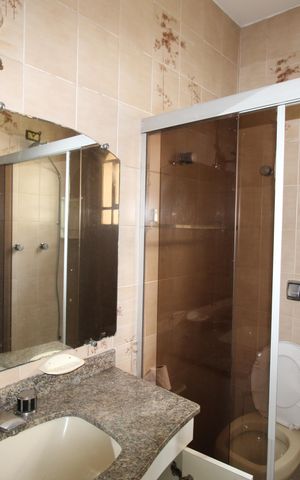 Casa à venda com 301m², 4 quartos e 6 vagasBanheiro 4
