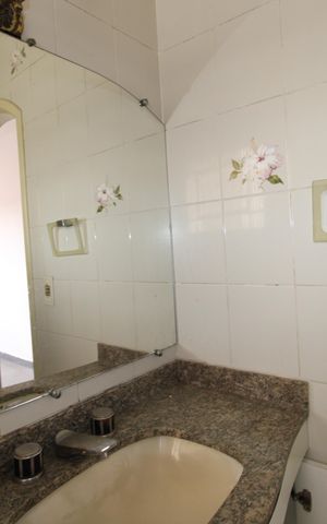 Casa à venda com 301m², 4 quartos e 6 vagasBanheiro 3