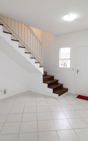 Casa de condomínio para alugar com 60m², 2 quartos e 2 vagasSala