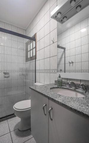 Casa à venda com 230m², 3 quartos e 5 vagasBanheiro 2