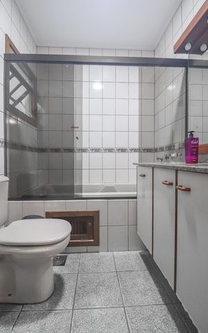 Casa à venda com 230m², 3 quartos e 5 vagasBanheiro da Suíte