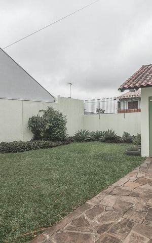 Casa à venda com 230m², 3 quartos e 5 vagasFundos