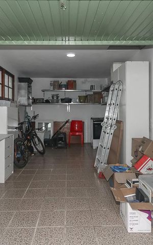 Casa à venda com 230m², 3 quartos e 5 vagasGalpão