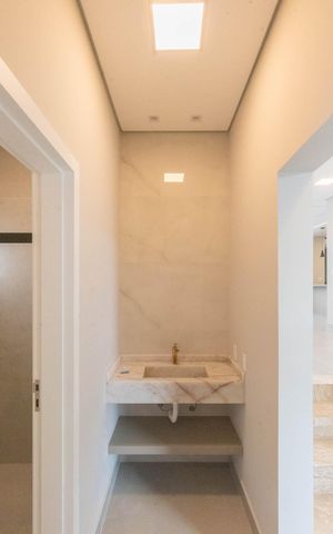 Casa de condomínio à venda com 248m², 3 quartos e 4 vagas Casa de condomínio à venda com 248m², 3 quartos e 4 vagasBanheiro