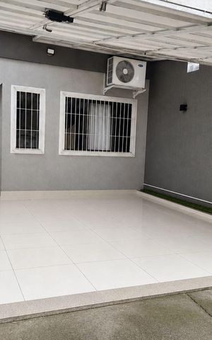 Casa à venda com 100m², 3 quartos e 2 vagasGaragem