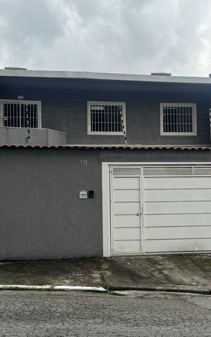 Casa à venda com 100m², 3 quartos e 2 vagasFachada