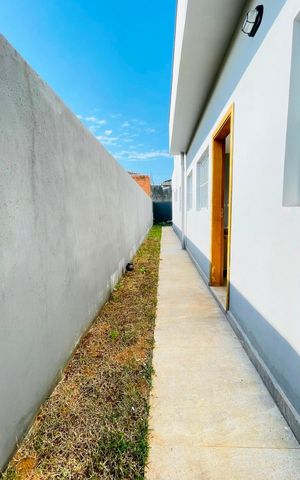 Casa para alugar com 60m², 2 quartos e 1 vaga Casa para alugar com 60m², 2 quartos e 1 vagaCorredor lateral