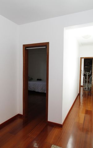 Casa à venda com 360m², 4 quartos e 3 vagasCorredor