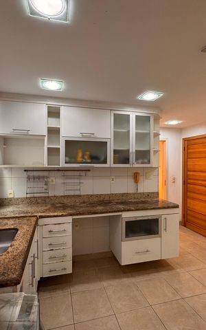 Apartamento à venda com 120m², 3 quartos e 2 vagas Apartamento à venda com 120m², 3 quartos e 2 vagasCozinha e Área de Serviço