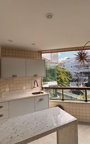 Apartamento à venda com 120m², 3 quartos e 2 vagas Apartamento à venda com 120m², 3 quartos e 2 vagasVaranda
