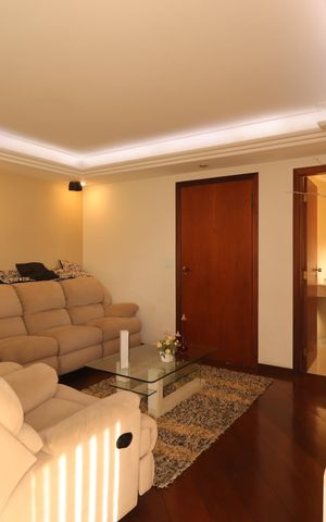 Apartamento à venda com 140m², 3 quartos e 2 vagasSala