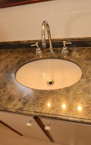 Apartamento à venda com 140m², 3 quartos e 2 vagasBanheiro da Suíte - Pia