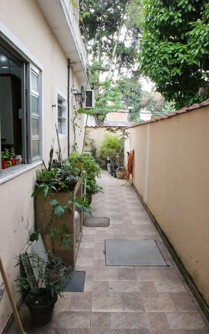 Casa à venda com 141m², 5 quartos e 2 vagasCorredor Lateral