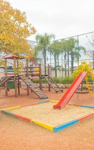 Casa de condomínio à venda com 60m², 2 quartos e 2 vagas Casa de condomínio à venda com 60m², 2 quartos e 2 vagasÁrea comum - Playground