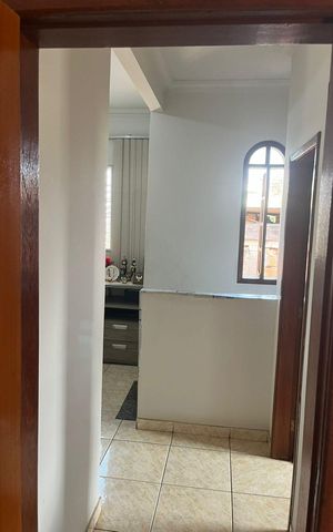Casa à venda com 186m², 6 quartos e 3 vagas Casa à venda com 186m², 6 quartos e 3 vagasCorredor