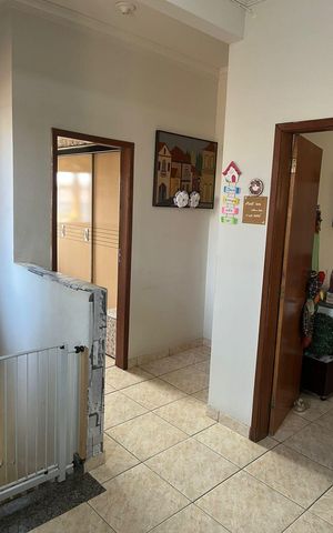 Casa à venda com 186m², 6 quartos e 3 vagas Casa à venda com 186m², 6 quartos e 3 vagasSala