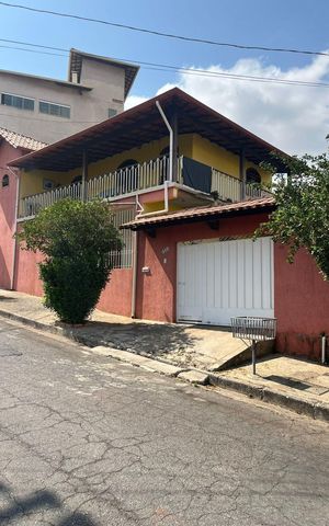Casa à venda com 186m², 6 quartos e 3 vagas Casa à venda com 186m², 6 quartos e 3 vagasFachada