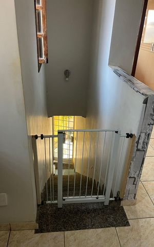 Casa à venda com 186m², 6 quartos e 3 vagas Casa à venda com 186m², 6 quartos e 3 vagasSala