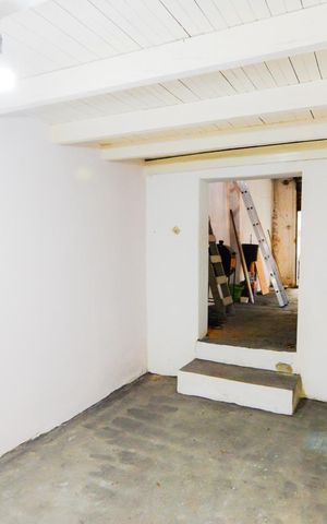 Casa à venda com 168m², 1 quarto e 1 vagaPorão 