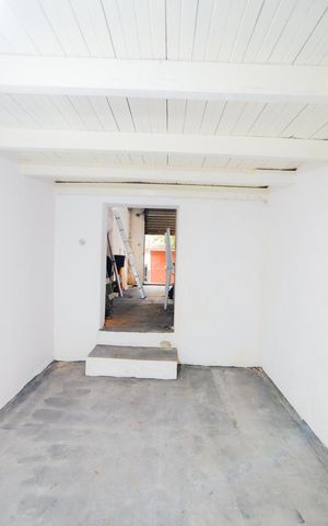 Casa à venda com 168m², 1 quarto e 1 vagaPorão 