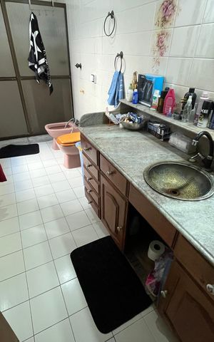 Casa para alugar com 404m², 5 quartos e 4 vagasBanheiro 1