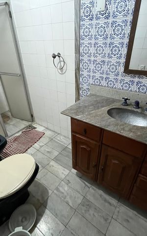Casa para alugar com 404m², 5 quartos e 4 vagasBanheiro de serviço