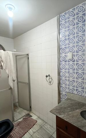 Casa para alugar com 404m², 5 quartos e 4 vagasBanheiro de serviço