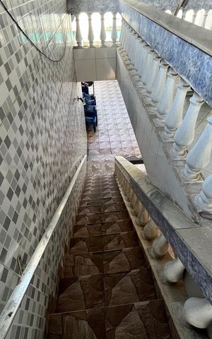 Casa para alugar com 404m², 5 quartos e 4 vagasEscadas