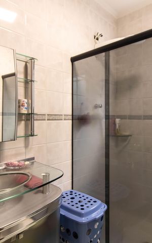 Casa à venda com 229m², 3 quartos e 2 vagas Casa à venda com 229m², 3 quartos e 2 vagasBanheiro
