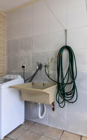 Casa à venda com 229m², 3 quartos e 2 vagas Casa à venda com 229m², 3 quartos e 2 vagasArea de Serviço